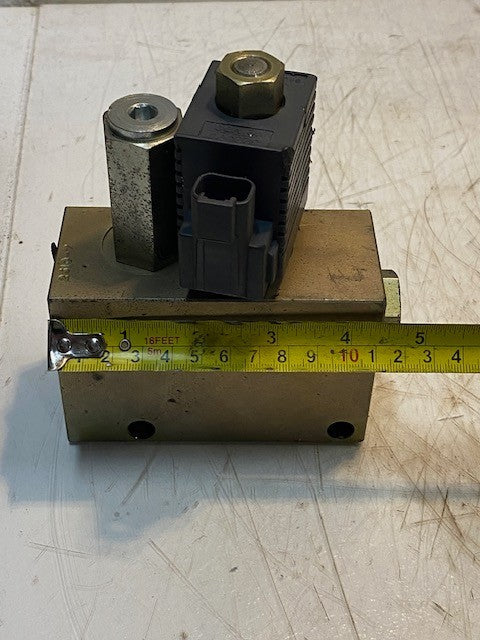 Sauer Danfoss Bobcat Valve 2310-7, 223564 B, CP12548, AE0910A, AE0410C