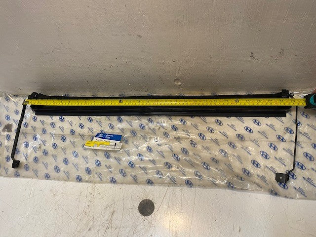 Hyundai 81621-29000 Rear Drip Rail 29-1/2" Long 3" Wide