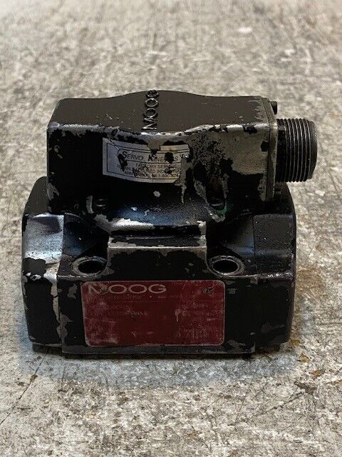 MOOG Pilot Valve 760C928 17mm ID 22mm Thread 3-6/8" L 3-1/4" W 3" H