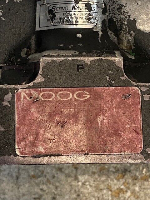 MOOG Pilot Valve 760C928 17mm ID 22mm Thread 3-6/8" L 3-1/4" W 3" H