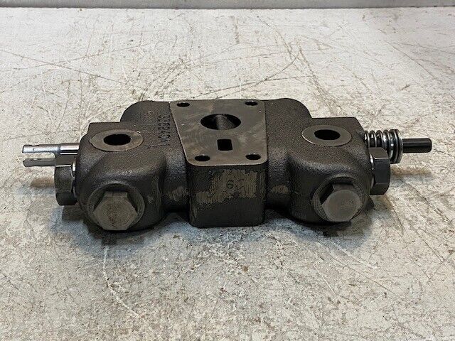 Hydraulic Directional Control Valve 336940A1