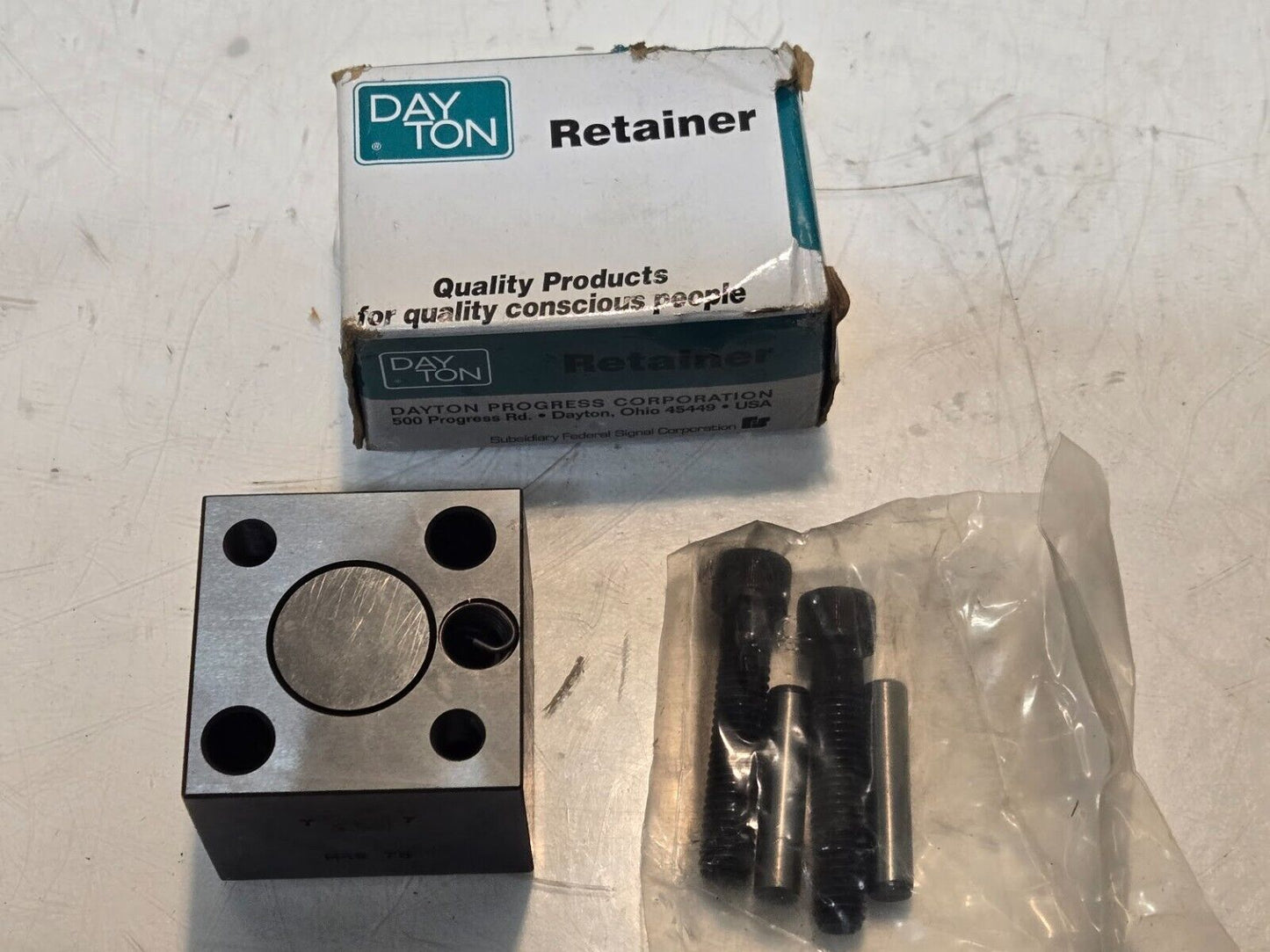 Dayton Retainer HRS 75 Ball Lock Square Retainer | Heavy Duty .75" Bore