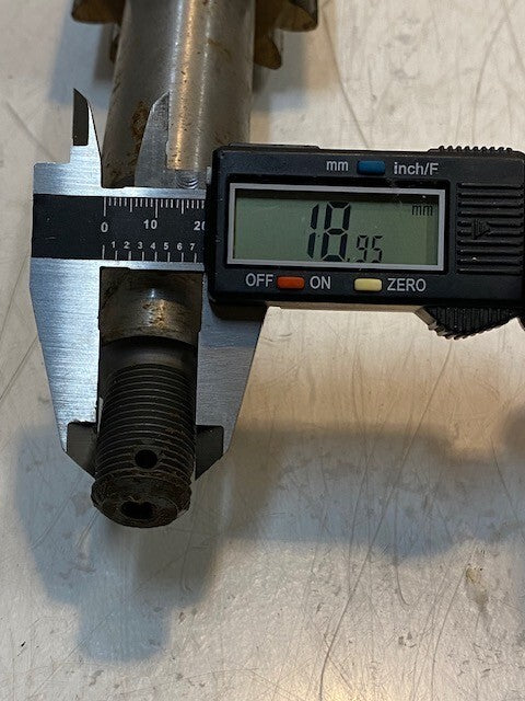 Keyed Gear Shaft 9864 F | 11-3/4" L 76mm OD 19mm Thread 13-Spline