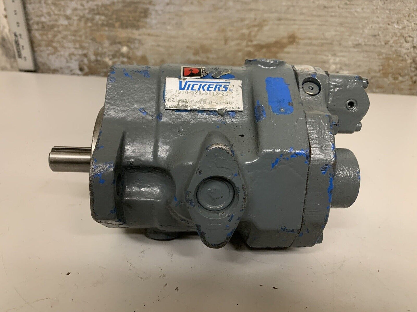 Vickers Eaton PVQ10-A2R-SE1S-20-C21-11 Hydraulic Axial Piston Pump