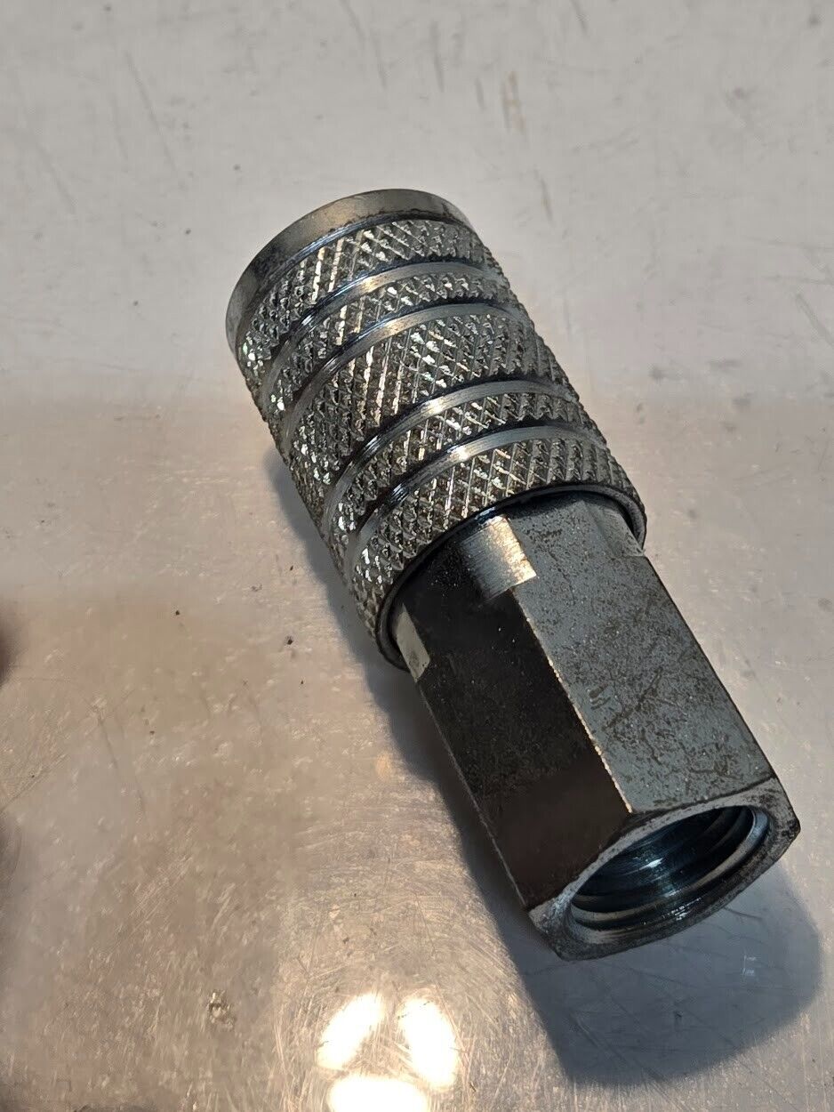 4 Quantity of AMFLO C10 1/2" Quick Connect Hydraulic Fittings 1/2" FNPT (4 Qty)