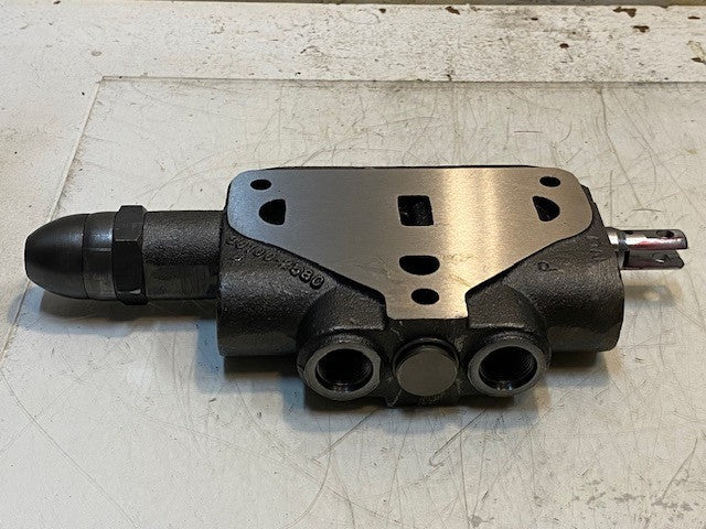 Double Acting Hydraulic Valve 30100-258C | J146