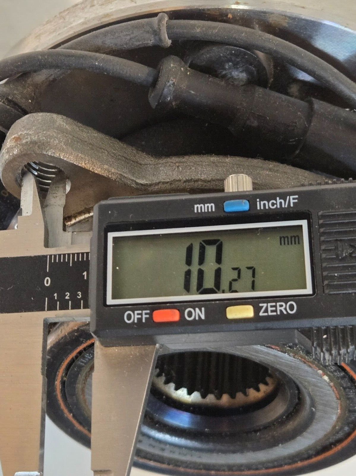 Wheel Hub and ABS Sensor 6F09KK 6960 | Wabco 441.0323000 | 5x120mm Bolt Pattern