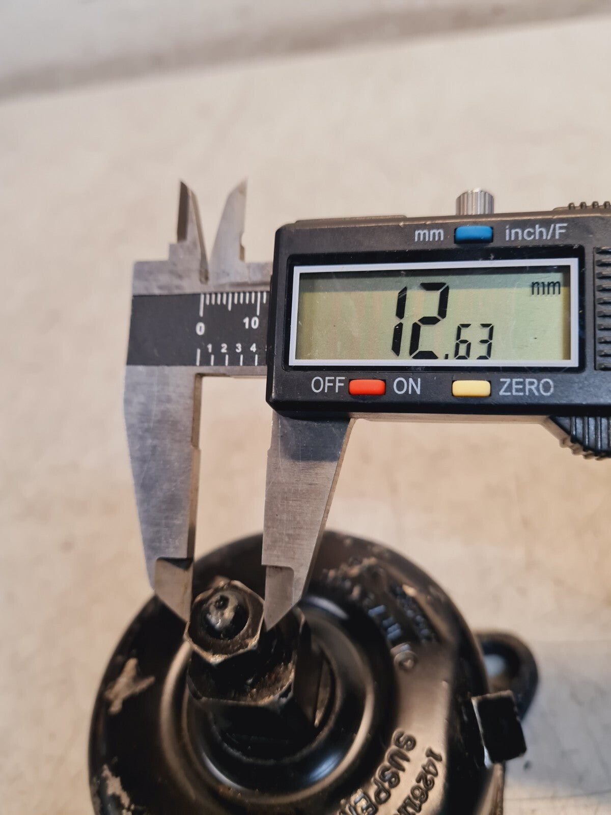 Shock Hex Valve Right Front 1426115-1499660 | PAT 1087017