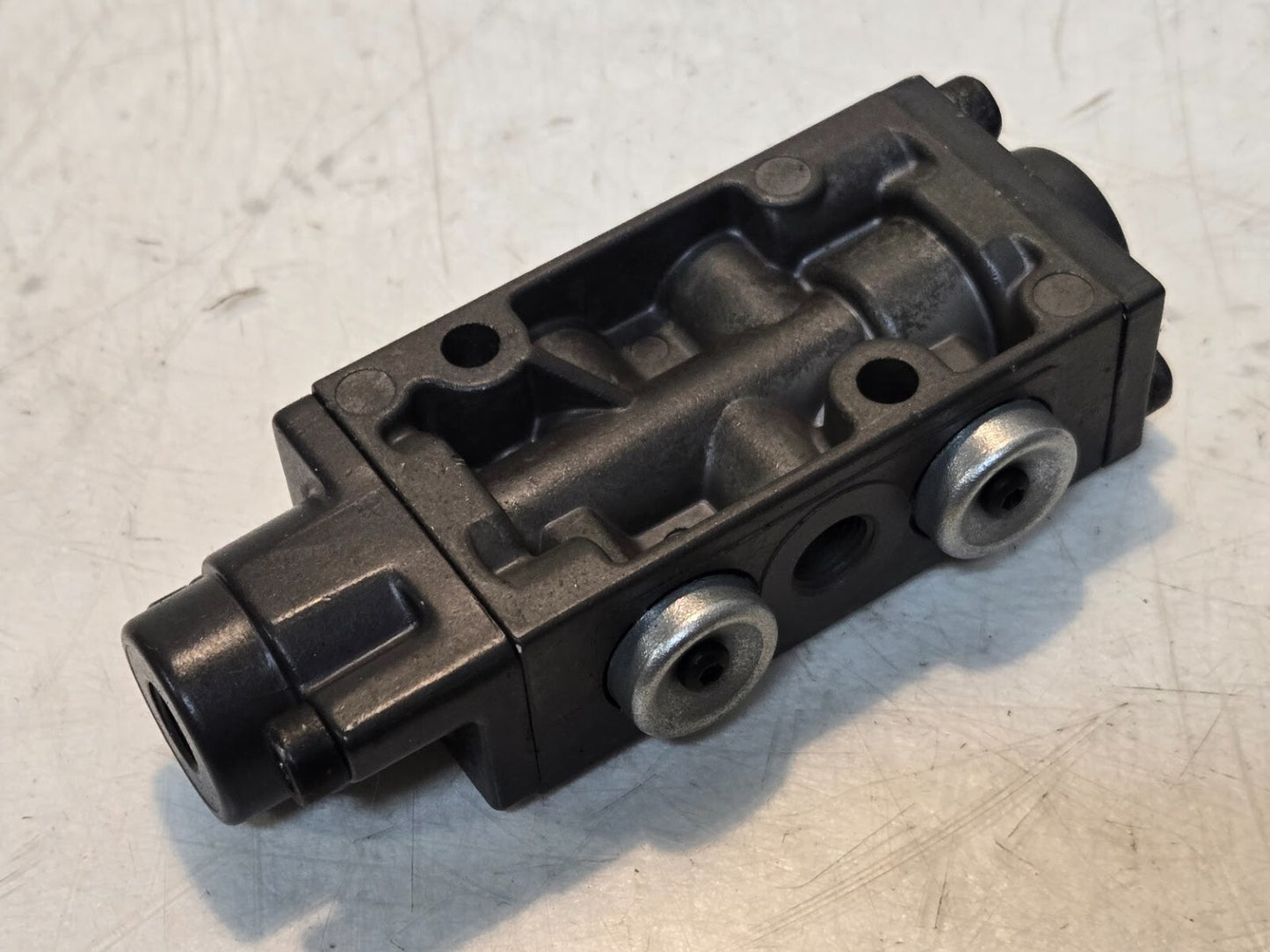 Parker Pnuematic Air Valve VF15/131590 | 8204131590 | 4503 | 2603 | 10 Bar