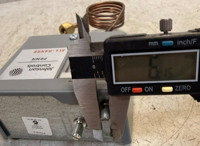 Johnson Controls P70AB-2C Single-Pole Low-Pressure Control Switch With Hardware