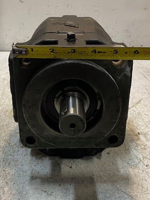 Hydraulic Gear Motor Pump YA1603 2-1/4" 32mm Shaft 14mm Holes