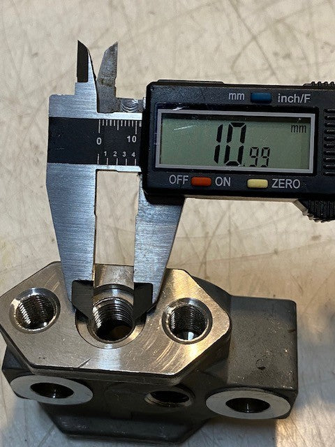 Hydraulic Valve Body Manifold CF8M 316 | 3-1/4" Long 2-3/8" Wide 34mm Bore