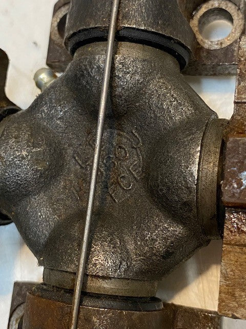 Universal Joint MUJ B-W | LE 10060J | 4-1/2" Wide 10mm Bolt Holes