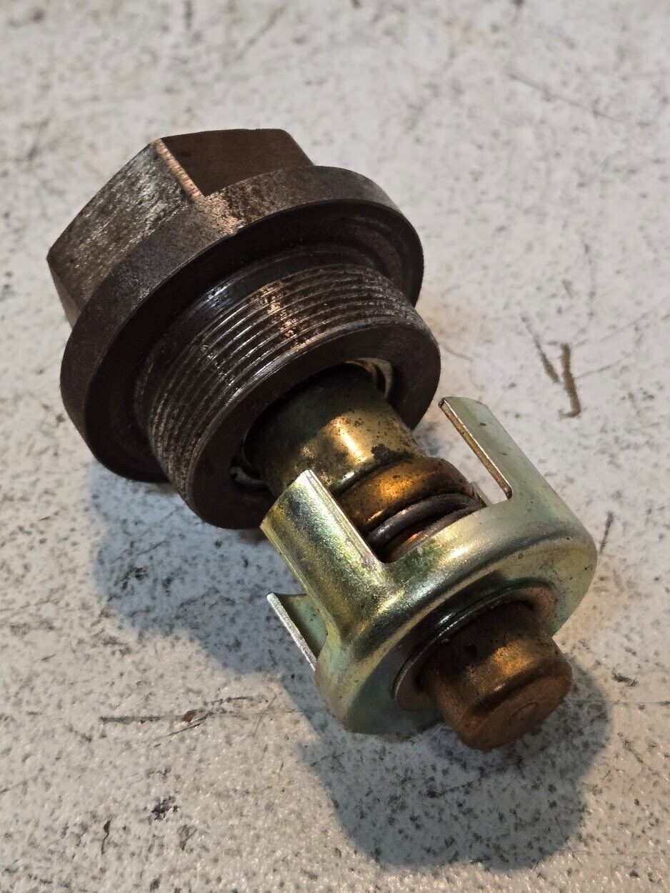 Temperature Valve 1819418C2 for Navistar | 240 F