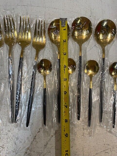 Jieyang Yigang Industry & Trade Co 24 pcs Black & Gold Silverware