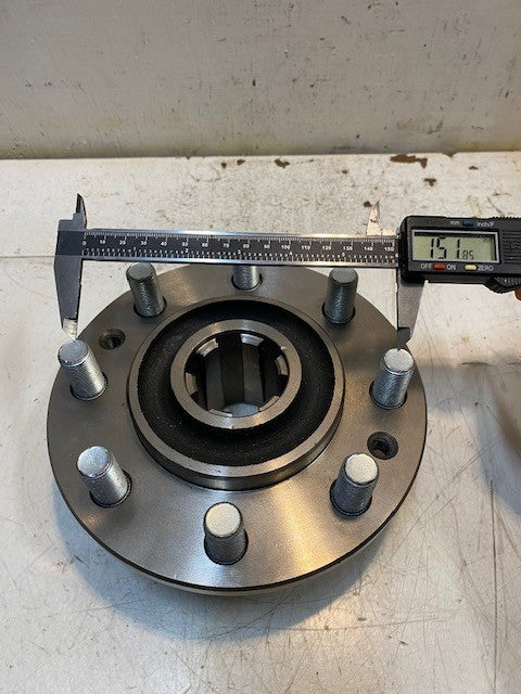 8-Bolt Rear Axle Wheel Hub 8x152mm Bolt Pattern 7-1/2" Dia. 41mm Bore 6-Spline