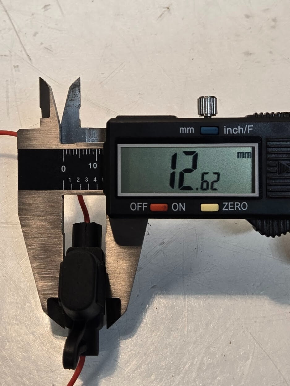 Approximately 200 Quantity of Inline Fuse Holders w/ 5 Amp Fuse (Approx 200 Qty)