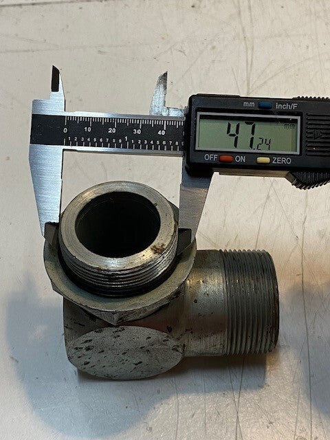 Hydraulic Elbow Adapter 3-1/2" L 3-1/4" H 47mm OD Thread 33mm ID