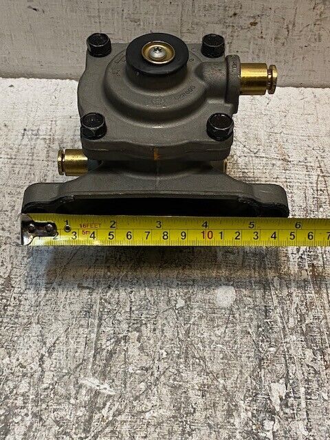 Bendix Air Brake Relay Valve T-5008328 | 909828 | 3561639C1