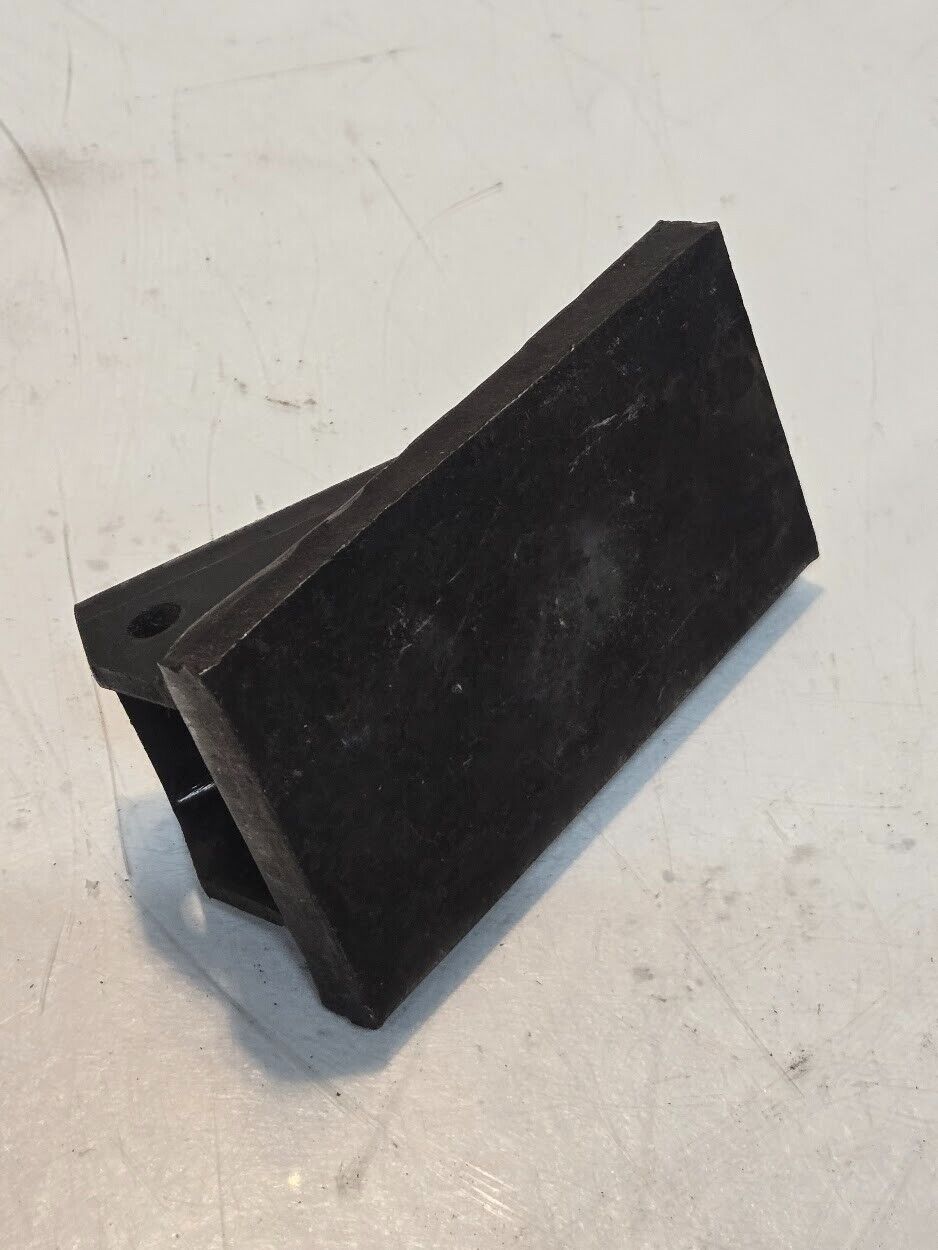 7 Quantity of 3C F Bucket Teeth 4 3/4" x 2 3/4" for 1 1/2" Shank (7 Quantity)