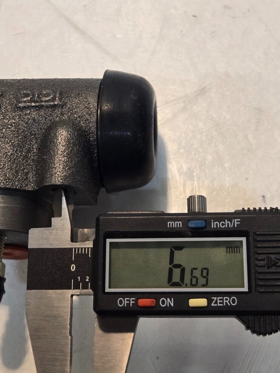 TCIC Brake Cylinder FD20 for Forklift | TCIC 29 J | 3 7/8" Long 1 1/2" Diameter