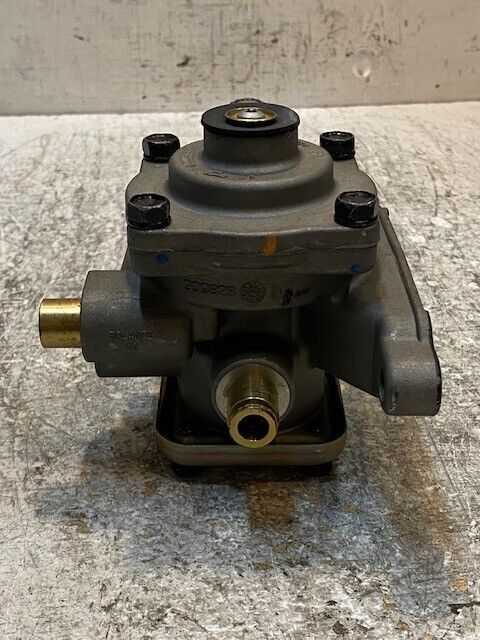 Bendix Air Brake Relay Valve T-5008328 | 909828 | 3561639C1