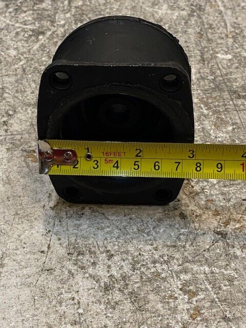 Axle Rubber Subframe Mounting 04980-620 33mm Bore 4" x 3-1/2" x 3"