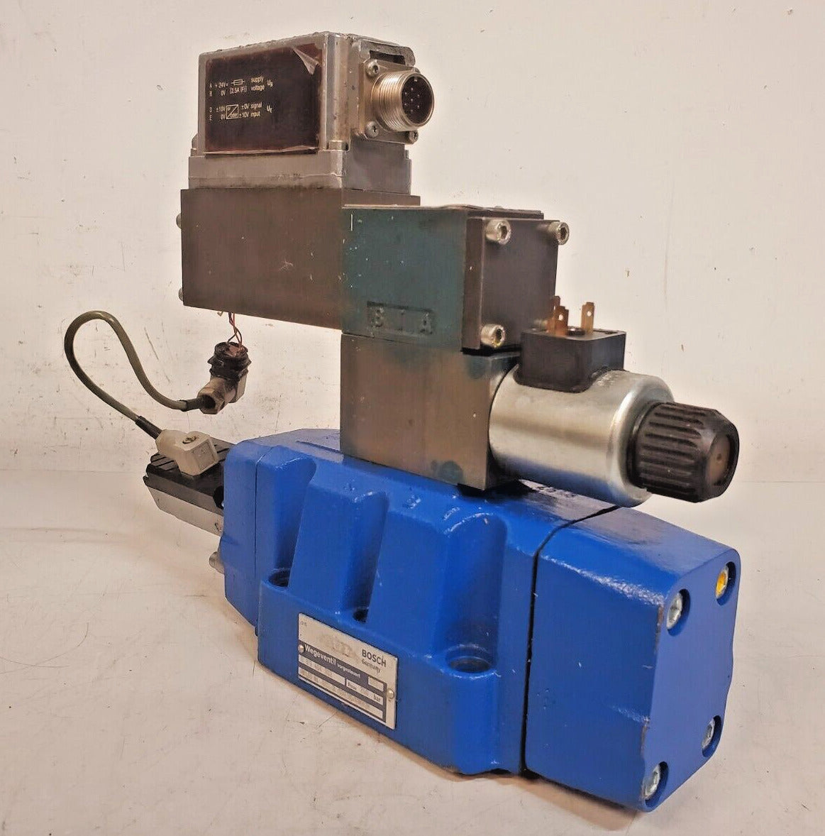 Bosch Hydraulic Proportional Directional Control Valve 0811404607 | 0811004102