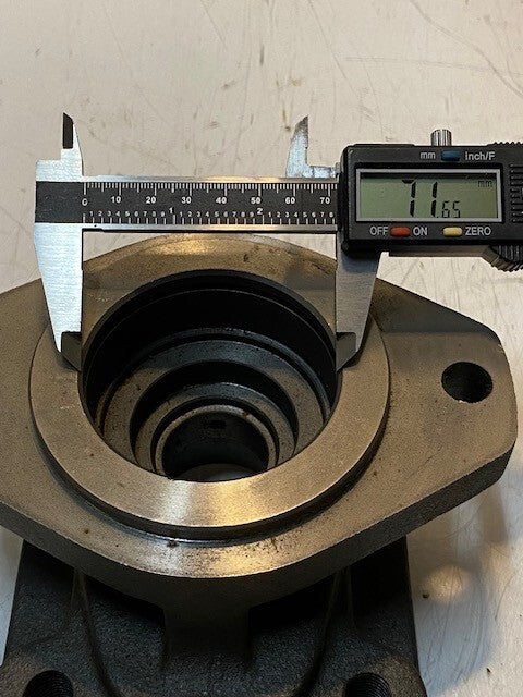 Series Shaft End Cover RB1685 | 72mm Bore 6-3/4" L 6-1/4" W 3-1/4" H