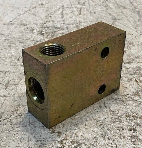 Hydraulic Pilot Valve Manifold Block 830677 3-1/2" Long 2-1/2" Wide 1-1/4" Thick