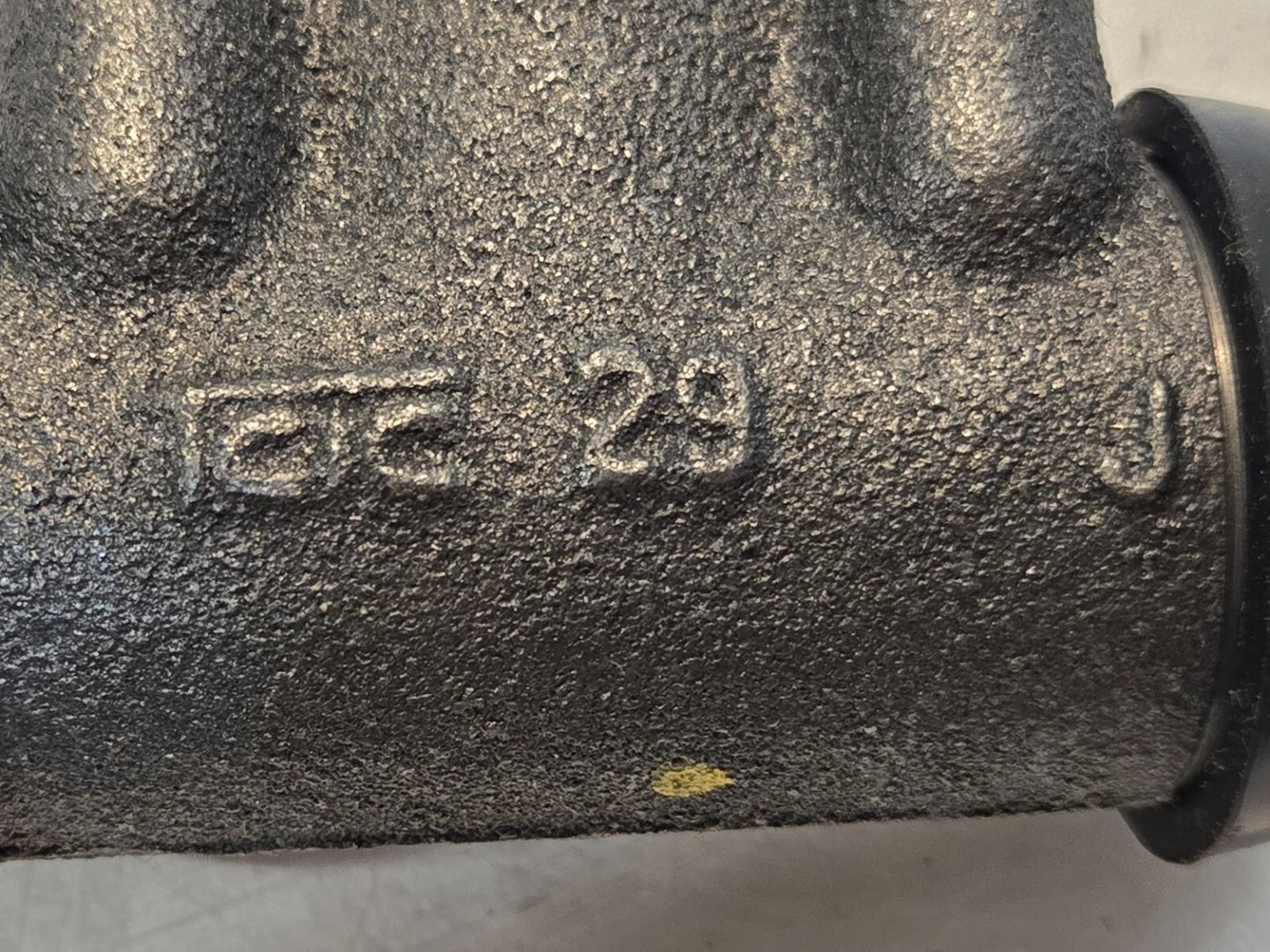 TCIC Brake Cylinder FD20 for Forklift | TCIC 29 J | 3 7/8" Long 1 1/2" Diameter