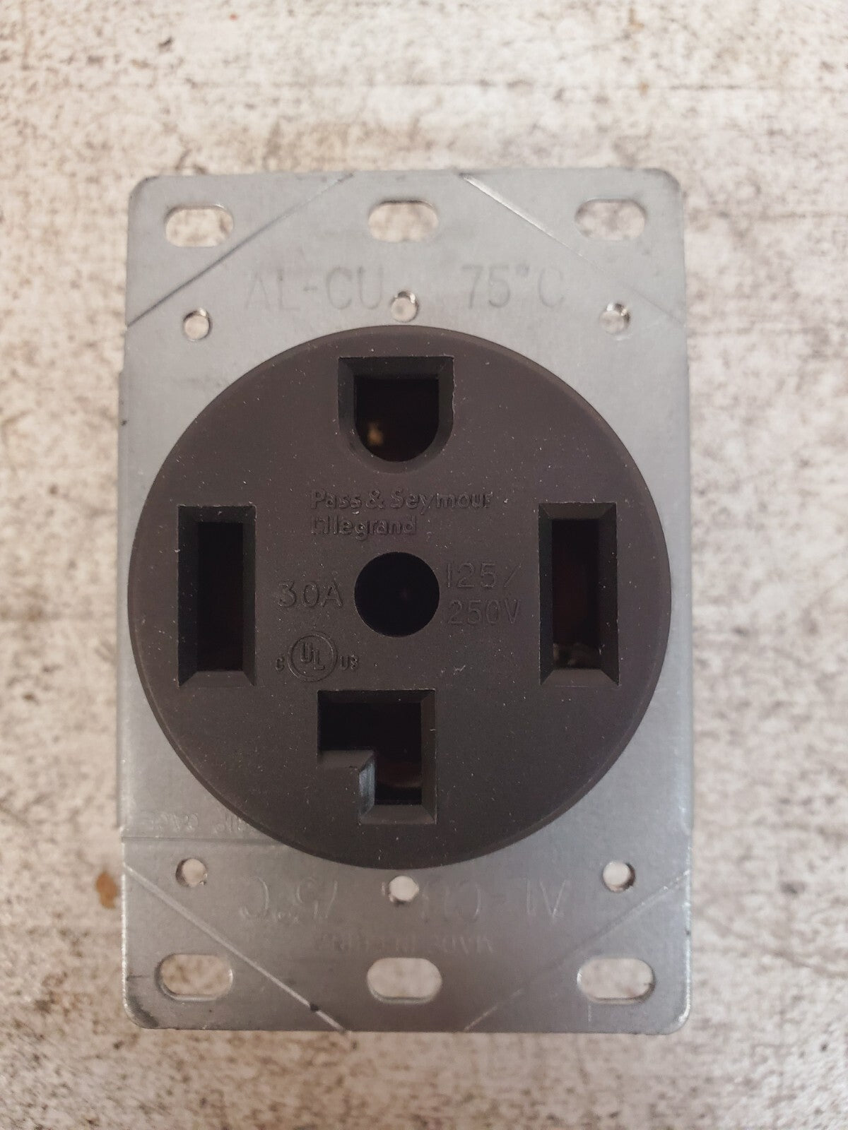 4  Qty Pass & Seymour Legrand Dryer Receptacle  Flush Mounts 3P 4W 3864 (4 Qty)