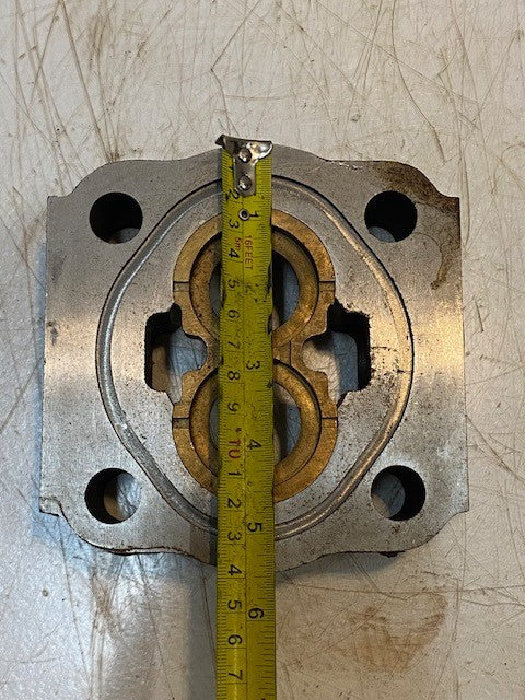 Hydraulic Gear Pump Housing End Cover Component 4-Bolt 5-1/2" x 5-1/4" x 1-3/4"