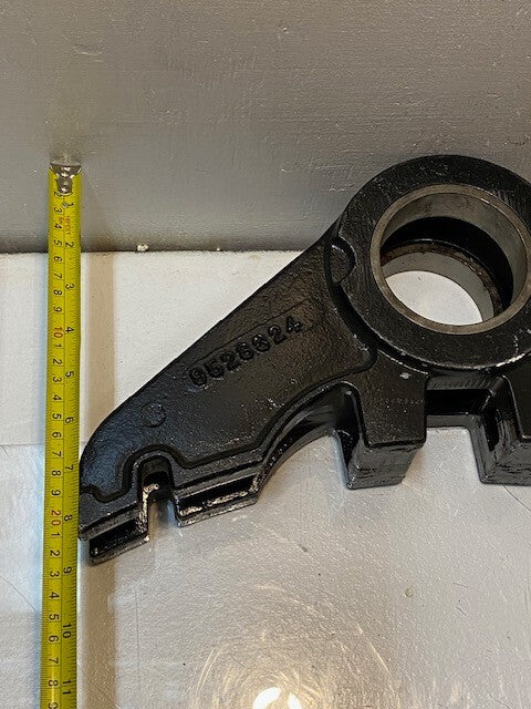 Axle Support Bracket 9528323 | 9528324 | 16" Wide 4" Deep 8" Tall 79mm Bore