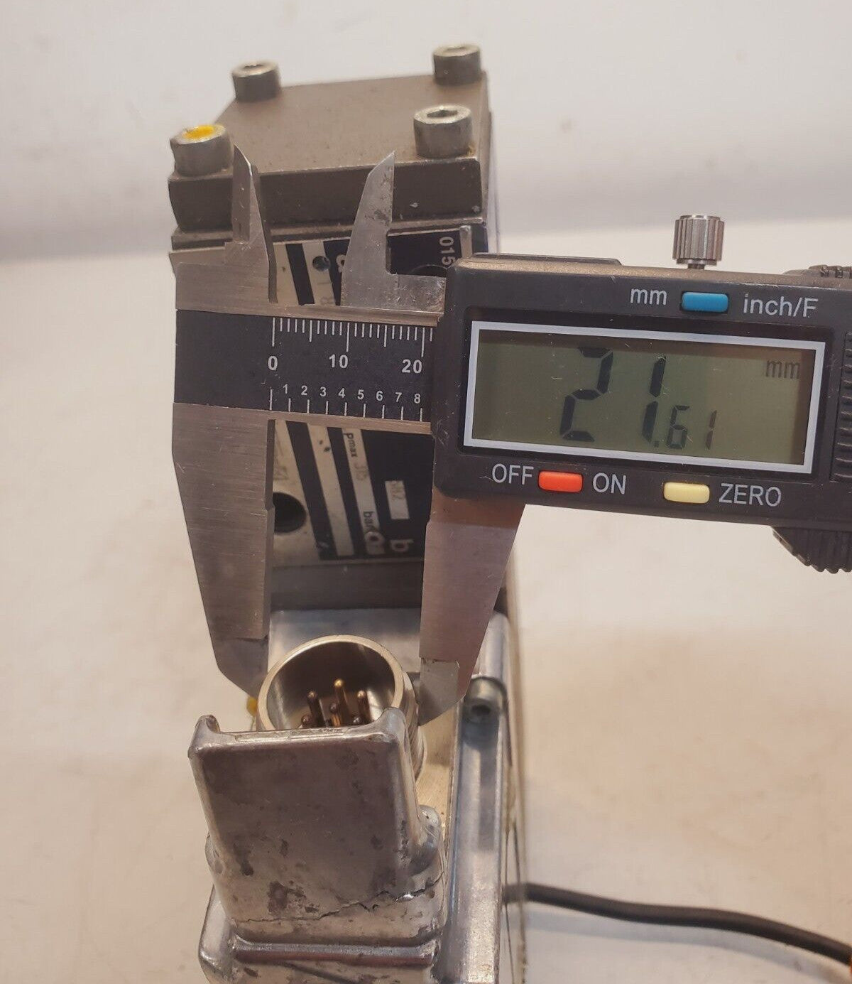 Bosch Hydraulic Control Valve 1815109209 | 1837001362 | 581 | 233 | R214 | FD487