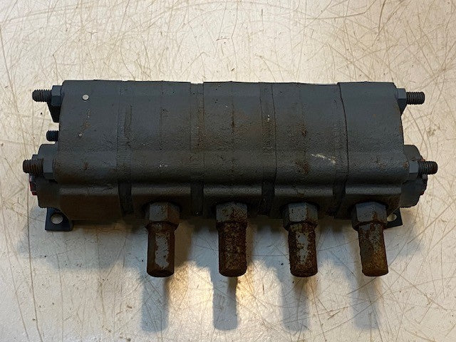 Four-Section Gear Type Hydraulic Flow Divider Combiner 13" Long 7" Wide 5" Tall