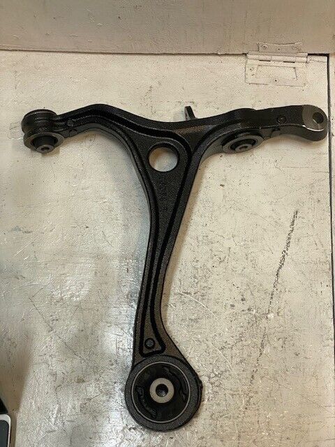 Right Suspension Control Arm 85064 R 2 SV17 18" Long 17" Wide 3" Tall