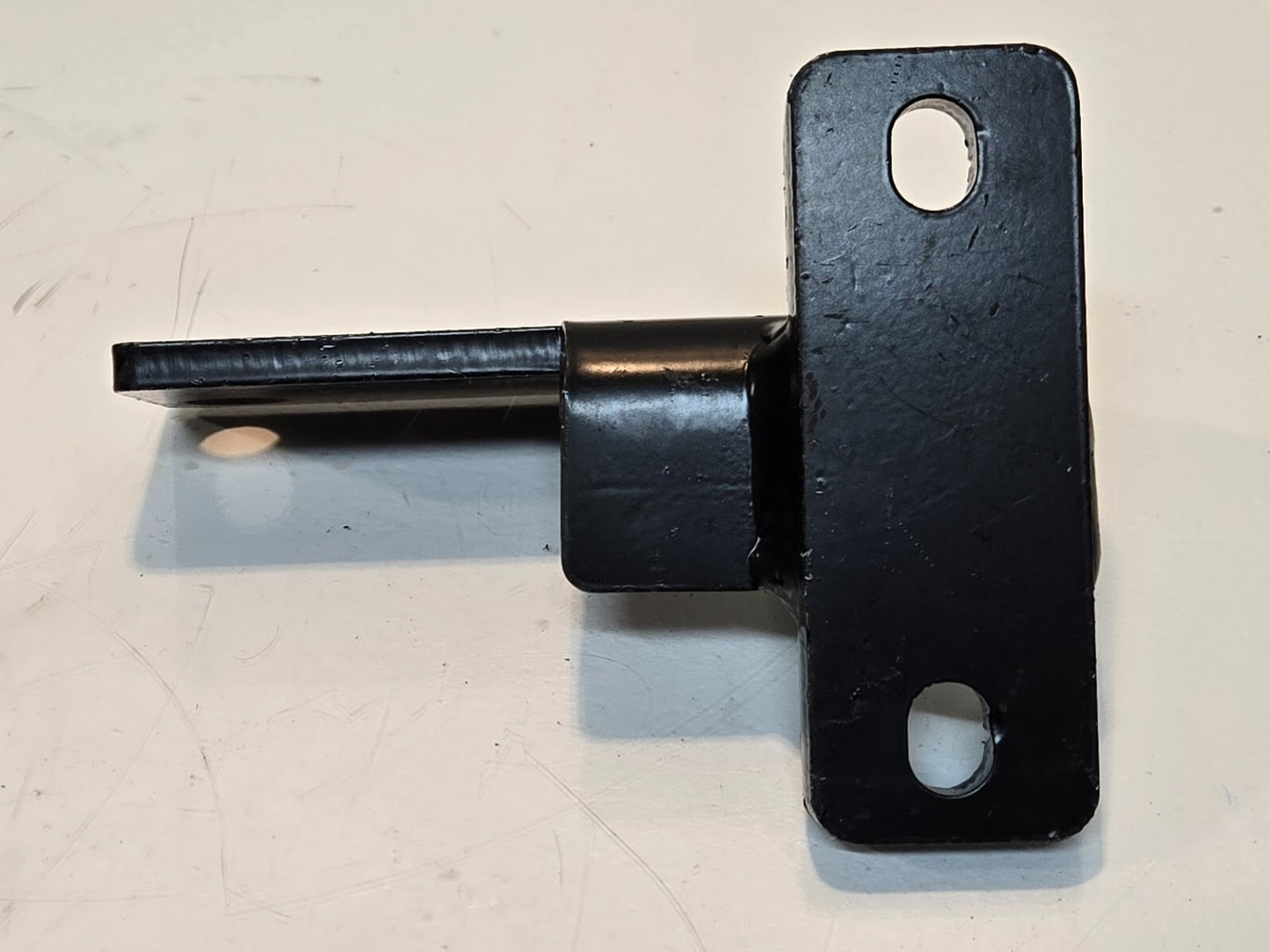 Roadmaster B721 Axle Bracket RH for Sprinter Van | 7" x 5-1/2" x4"