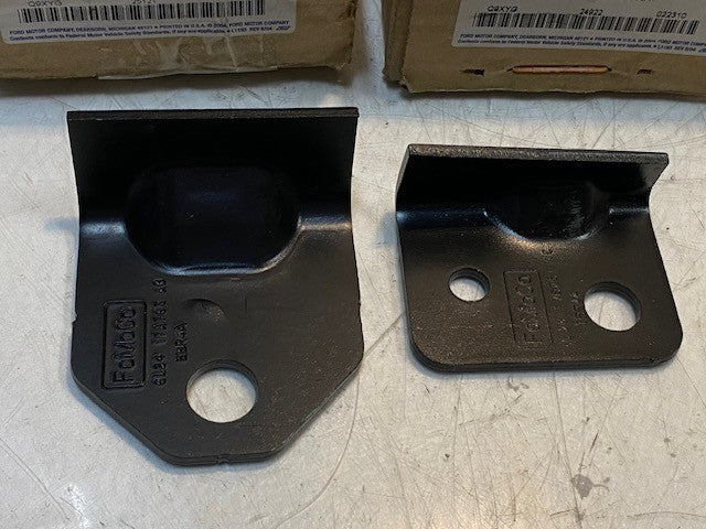 2 Quantity of Ford 6L2Z-17N775-A Bumper Repair Kits (2 Pcs Per Box)