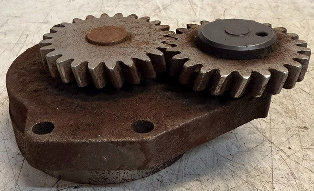 Diesel Engine Oil Pump Cast Metal With Two Drive Gears Heavy Equipment Motor