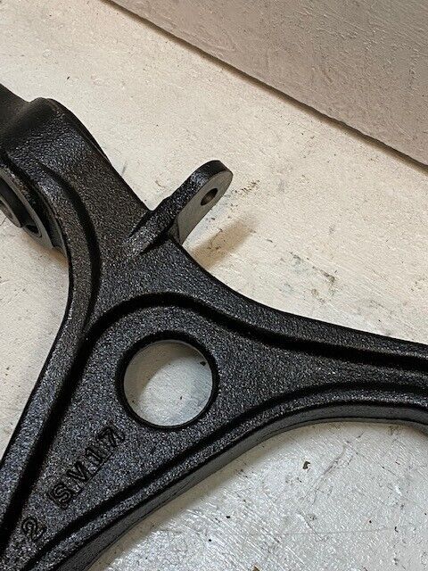 Right Suspension Control Arm 85064 R 2 SV17 18" Long 17" Wide 3" Tall