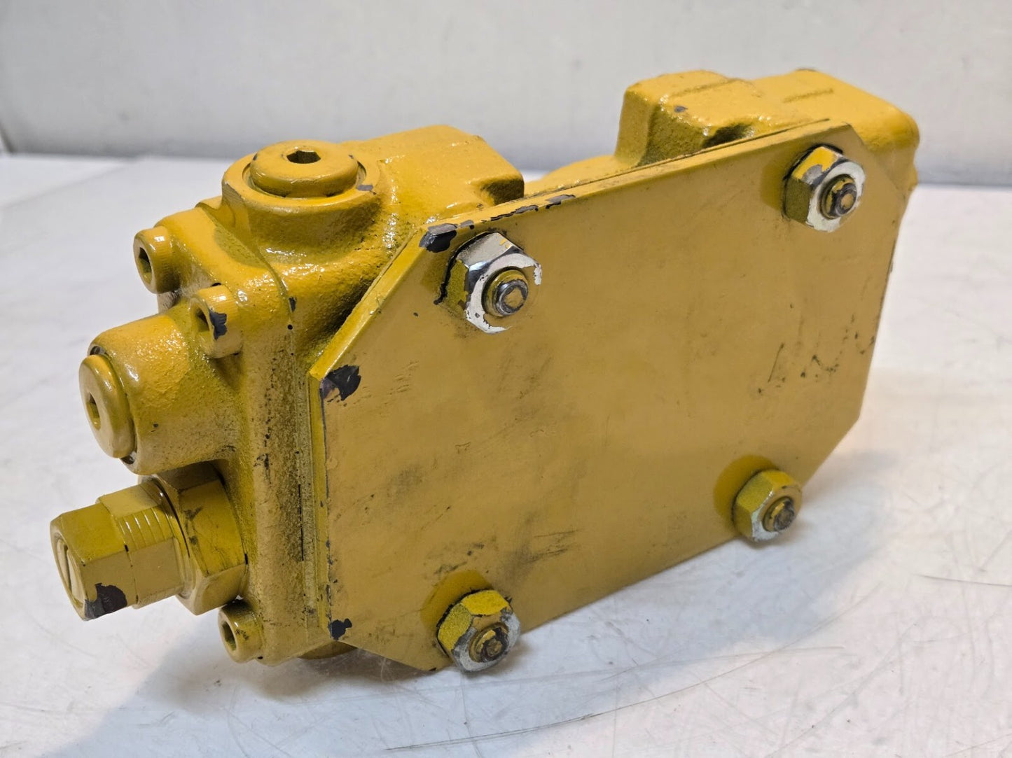 Hydraulic Control Valve SD7X6 | 9-1/2" x 4-7/8" x 3-1/2" | 10 mm Thread