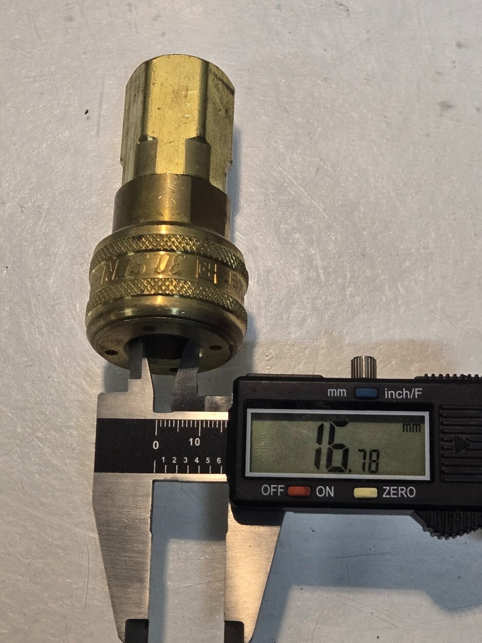 Parker 30 Series B37 1/2" Quick Connect Coupler 1/2"-14 Female Threads