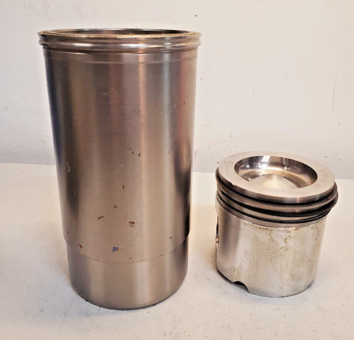 John Deere Piston w/ Rings & Cylinder R518451 | RE524324 | P5671 | P5682C00-02