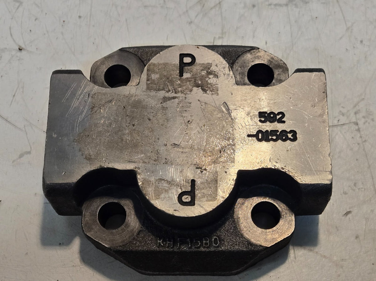 Hydraulic Pump Cover 592-01563 | KHF1580 | 2-1/4" Inlet/Outlet | 4 Bolt