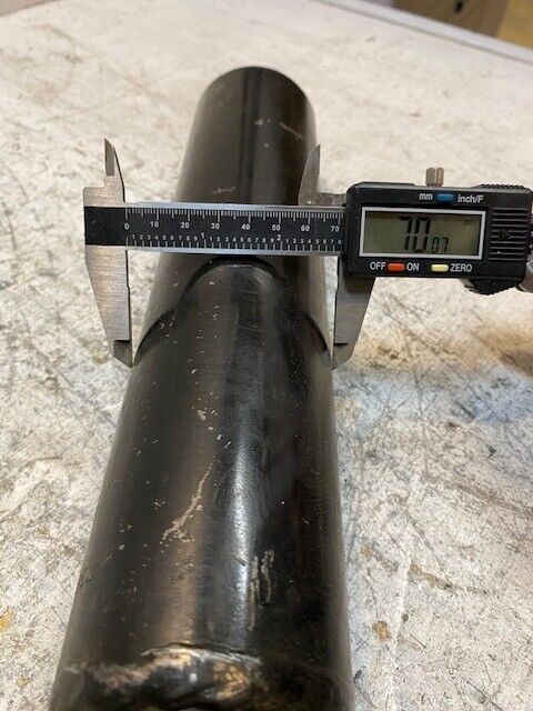 Hydraulic Cylinder C36556 | A8 800 250 81 | 17-3/4" Long 70mm OD 22mm Thread