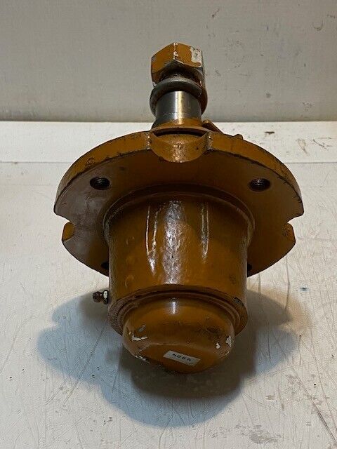 Hydraulic Motor 12126 | 9" L 6" W 37mm Hex Nut 11mm Bolt Holes