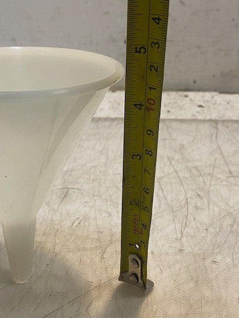 9 Qty of Hutzler Plastic Funnels 4-1/4" Dia. 4-1/2" Long 4940011043794 (9 Qty)