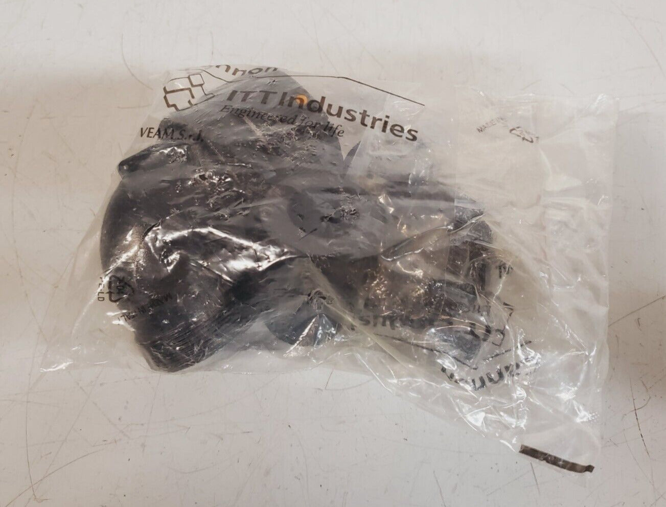 2 Quantity of Cannon ITT Industries RA Connectors VEAM 0423 (2 Qty)