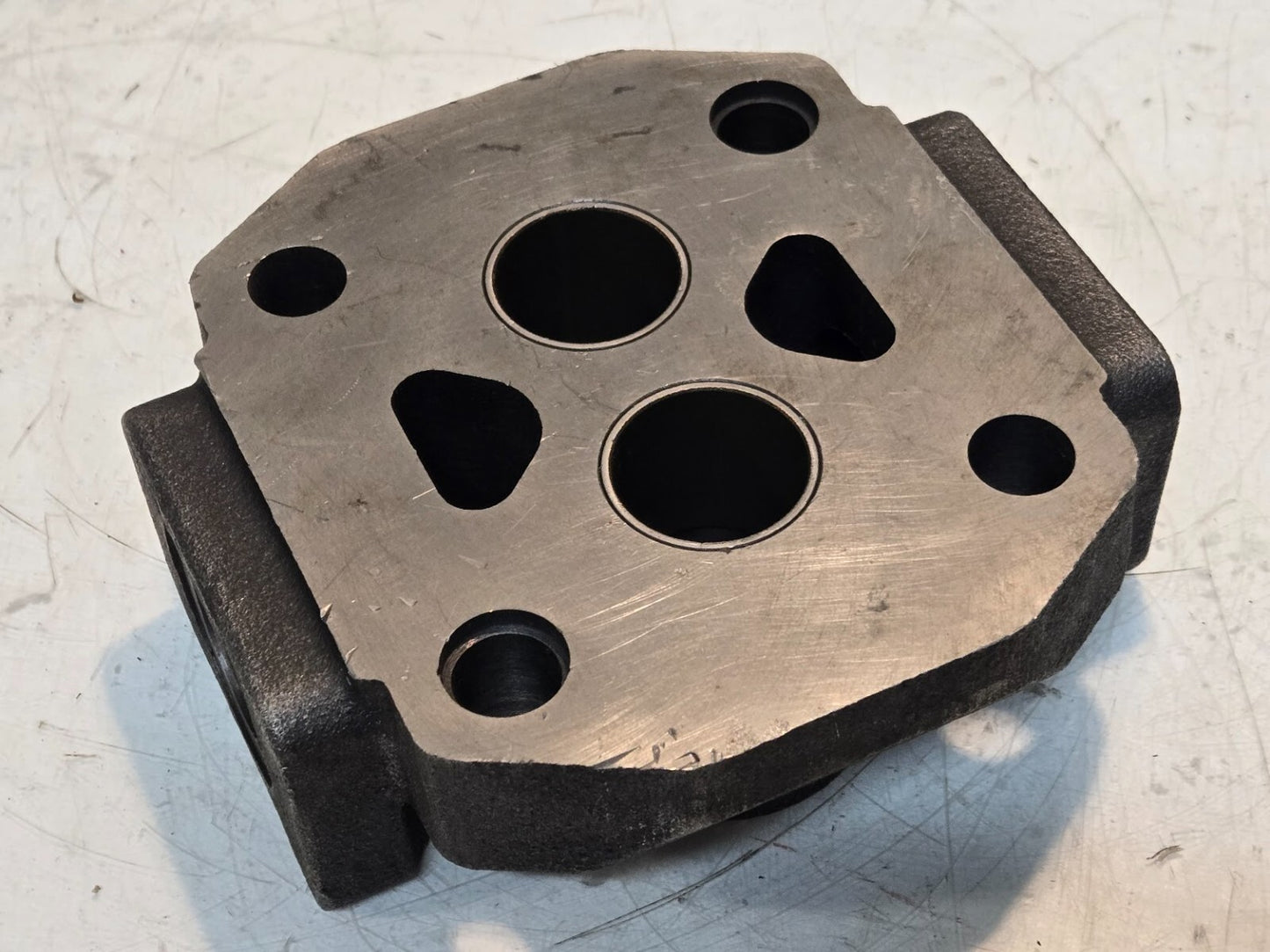 Hydraulic Pump Cover 592-01563 | KHF1580 | 2-1/4" Inlet/Outlet | 4 Bolt